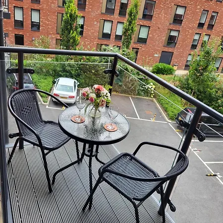Stayzeni, Ouse Court Smart 1 Bed 아파트 *